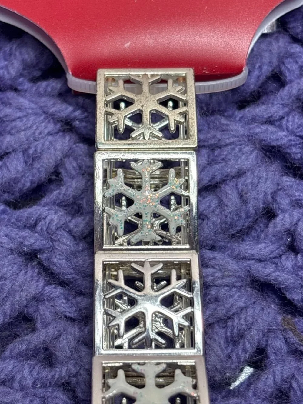Kohl's Silvertone Stretchy Bracelet Snowflakes White Glitter Enamel New